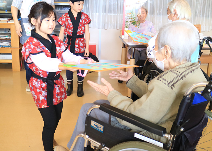 おじいちゃんおばあちゃんとの交流